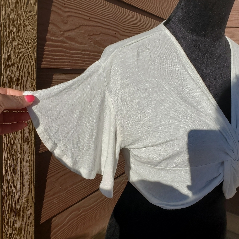 AE Studio White Women's Lightweight Flutter Sleeve V-Neck Crop Top Size Medium - Picture 7 of 16